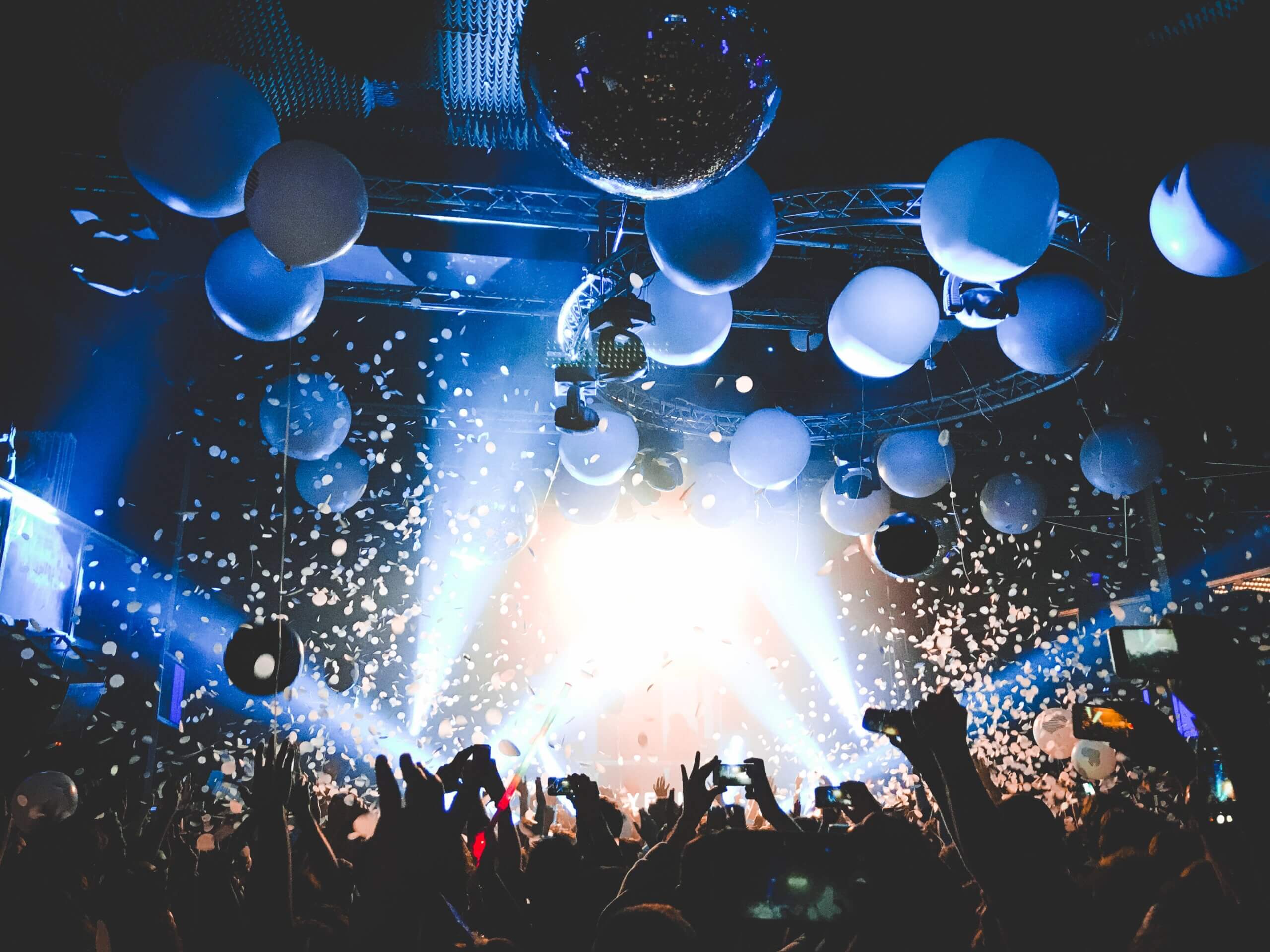 crowd-enjoying-a-concert-at-night-2026-03-09-23-12-02-utc